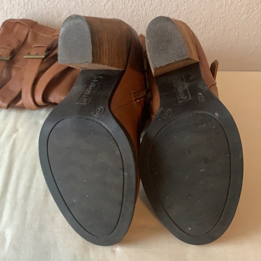 Boot - Picture 2 of 3